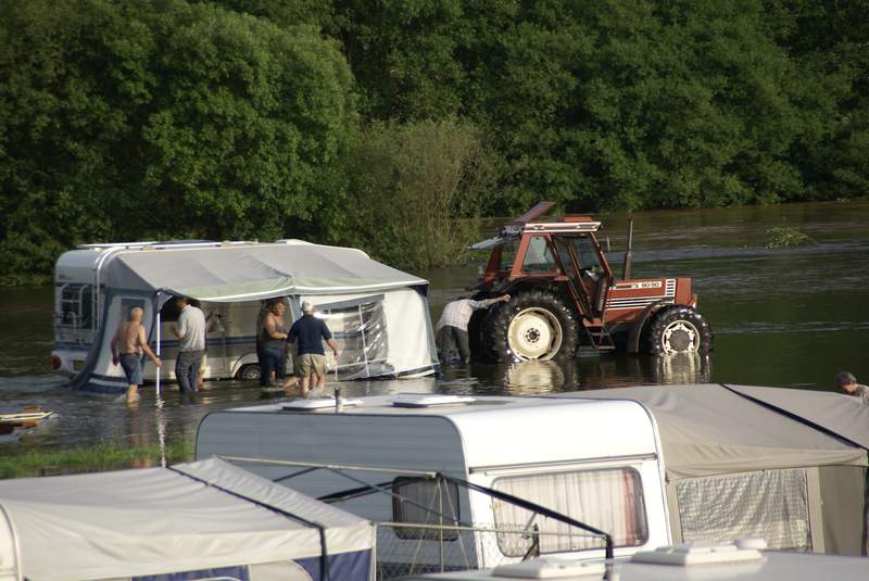 Hochwasser 2008 beim Campingplatz Bild Nr.003